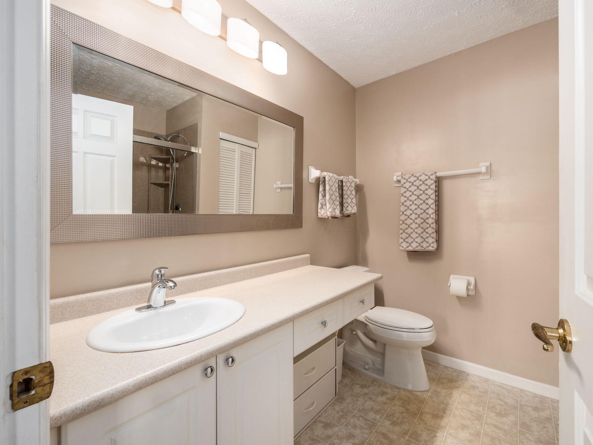 2591 Landings Way, Grove City, Ohio image 23