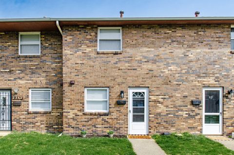 Photo of 2341 Woodbrook Circle N 98 #98, Columbus, OH 43223 (MLS # 226008721)