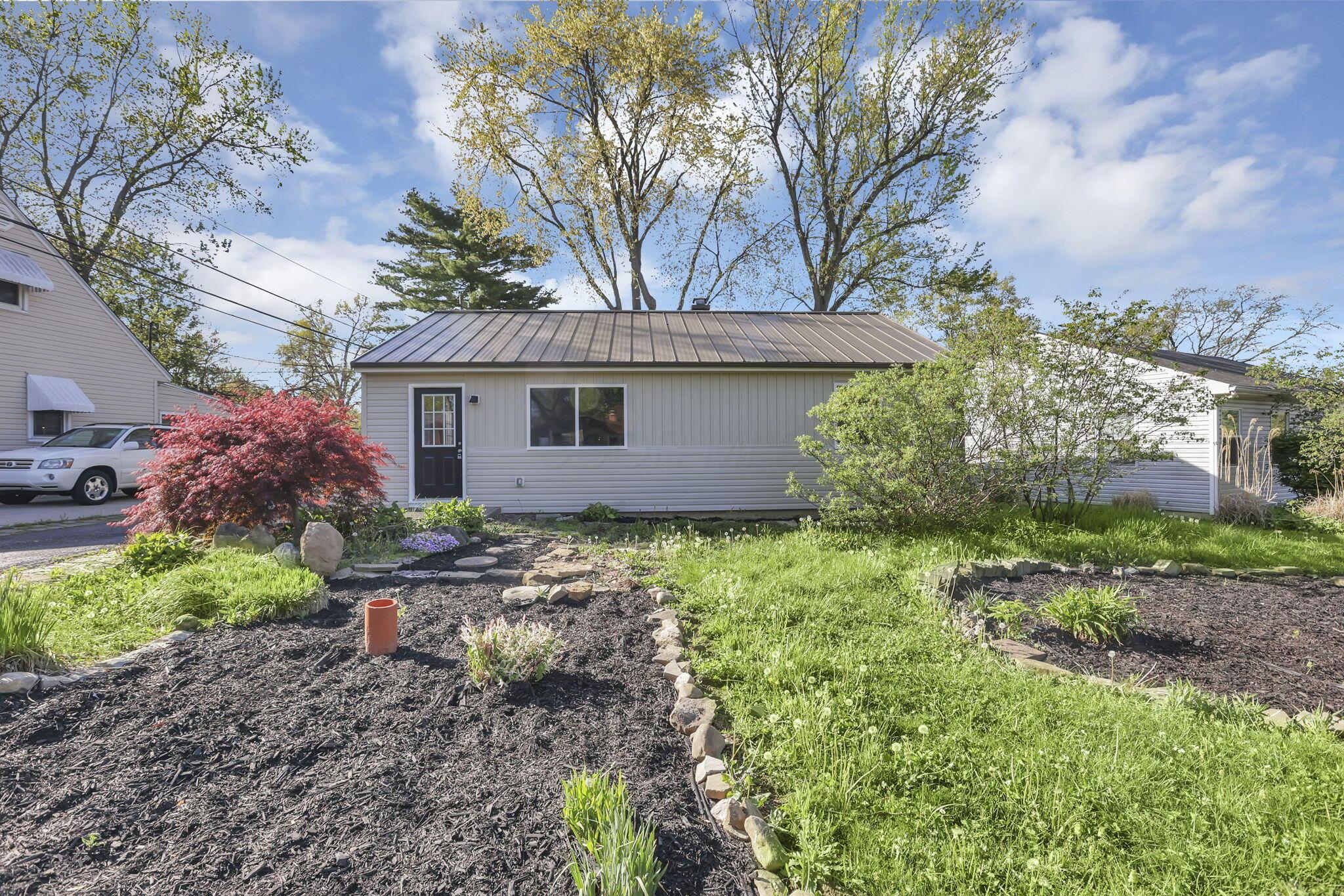 7655 Dalglen Drive, Reynoldsburg, Ohio image 3