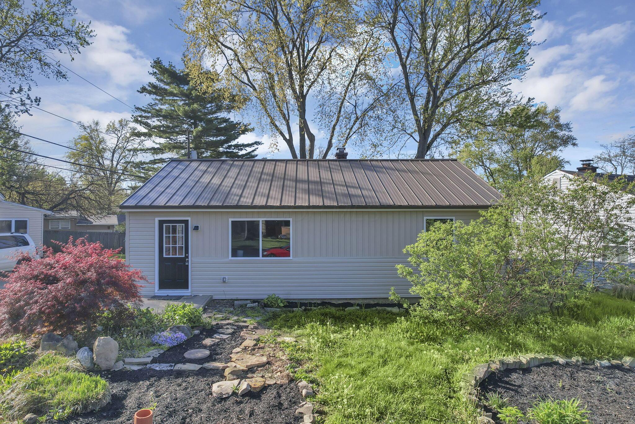 7655 Dalglen Drive, Reynoldsburg, Ohio image 1