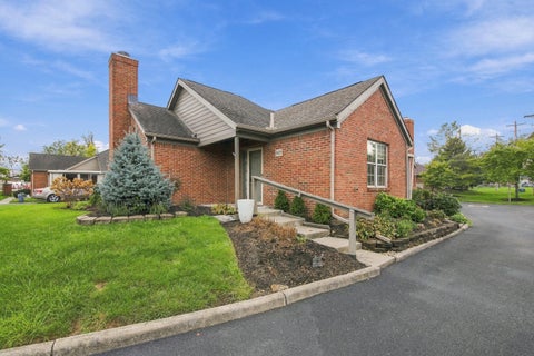 Photo of 3613 Hunters Crossing Drive, Grove City, OH 43123 (MLS # 226034192)