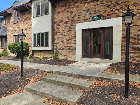 Photo of 652 Olde Towne Avenue 9-652E #9-652E, Columbus, OH 43214 (MLS # 225033884)