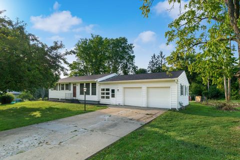 Photo of 2390 Rainbow Drive NE, Lancaster, OH 43130 (MLS # 226027684)
