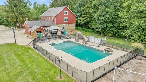 Photo of 1444 Blue Jay Road, Heath, OH 43056 (MLS # 225018877)
