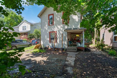 Photo of 820 Brown Street, Akron, OH 44311 (MLS # 226010619)