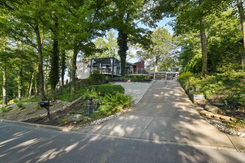 Photo of 324 Mt Parnassus Drive, Granville, OH 43023 (MLS # 225029351)