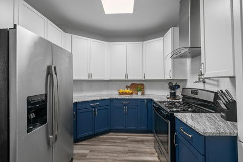 Tiny photo for 423 Saint Clair Avenue, Columbus, OH 43203 (MLS # 226001692)