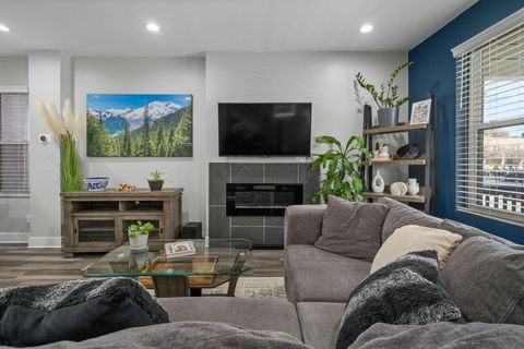 Tiny photo for 423 Saint Clair Avenue, Columbus, OH 43203 (MLS # 226001692)