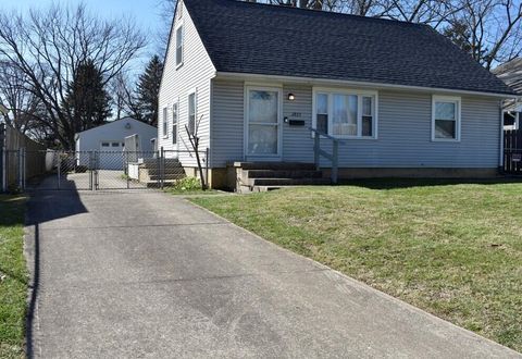 Photo of 2873 Ontario Street, Columbus, OH 43224 (MLS # 226009427)