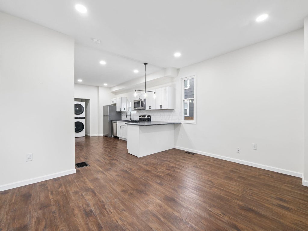 Photo of 180 E Morrill Avenue, Columbus, OH 43207 (MLS # 226035995)