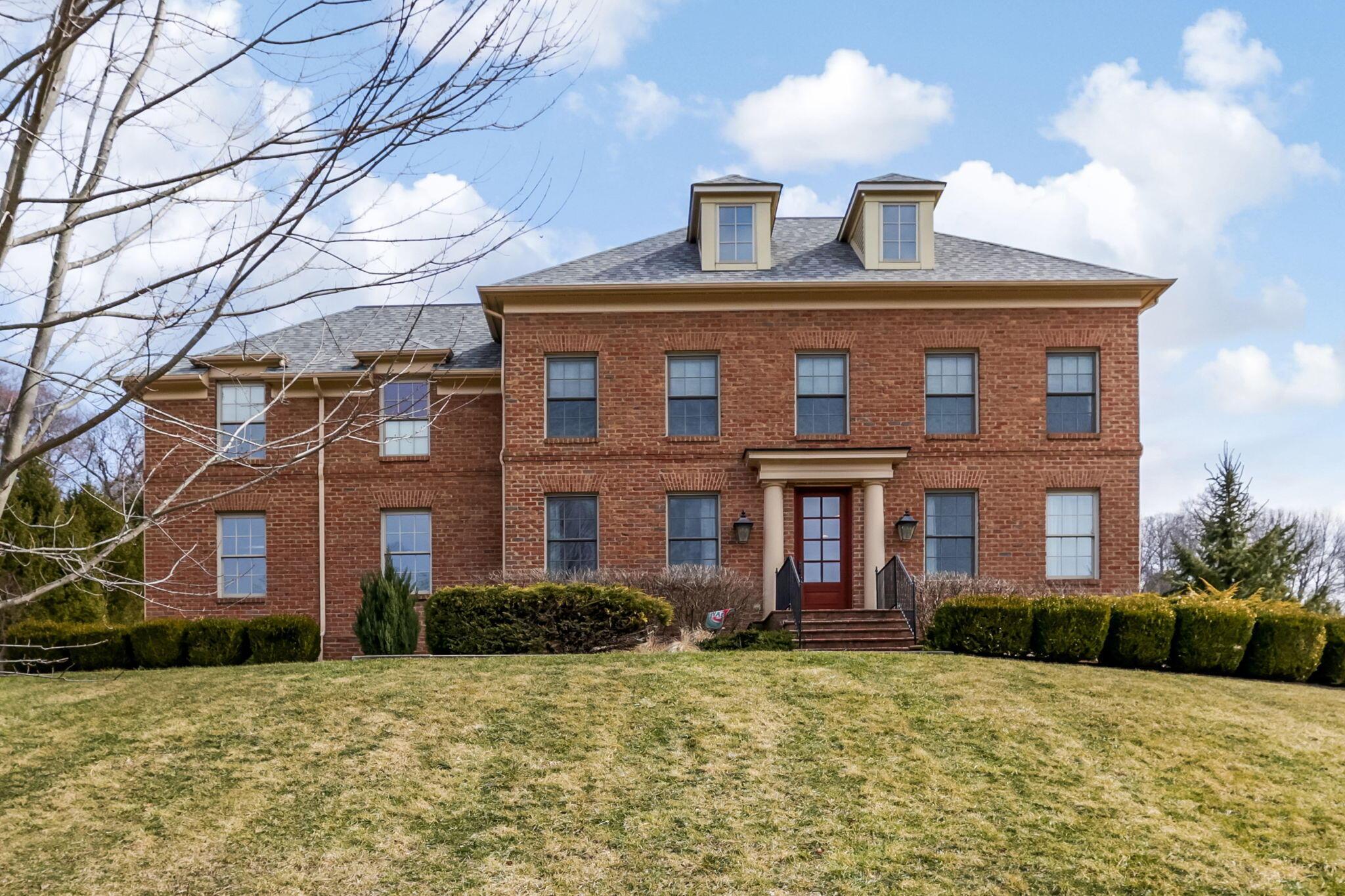 401 Glyn Tawel Drive, Granville, Ohio image 3