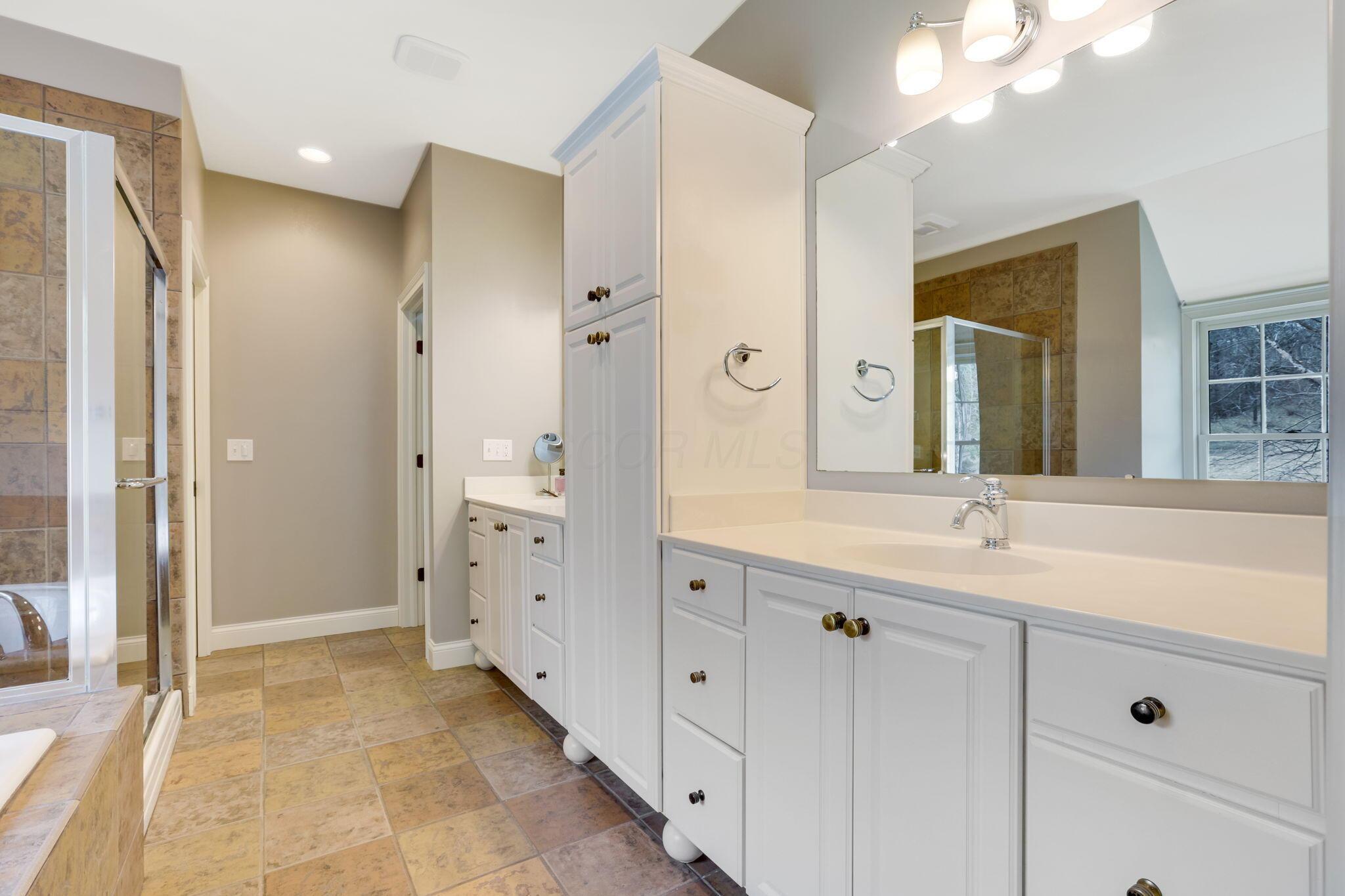 401 Glyn Tawel Drive, Granville, Ohio image 34