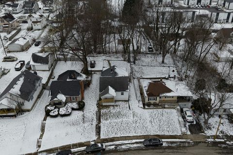 Tiny photo for 419 Bellevue Avenue, Springfield, OH 45503 (MLS # 226000177)