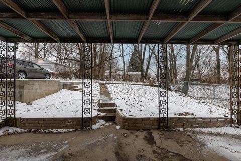 Tiny photo for 419 Bellevue Avenue, Springfield, OH 45503 (MLS # 226000177)