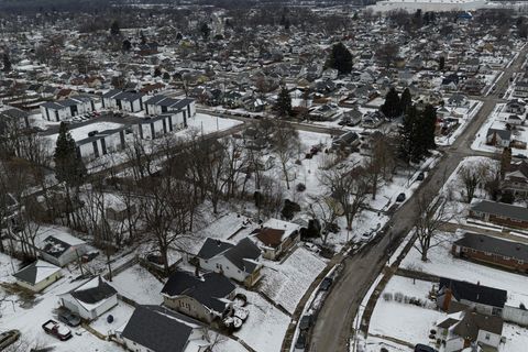 Tiny photo for 419 Bellevue Avenue, Springfield, OH 45503 (MLS # 226000177)