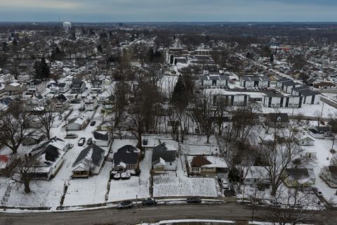 Tiny photo for 419 Bellevue Avenue, Springfield, OH 45503 (MLS # 226000177)