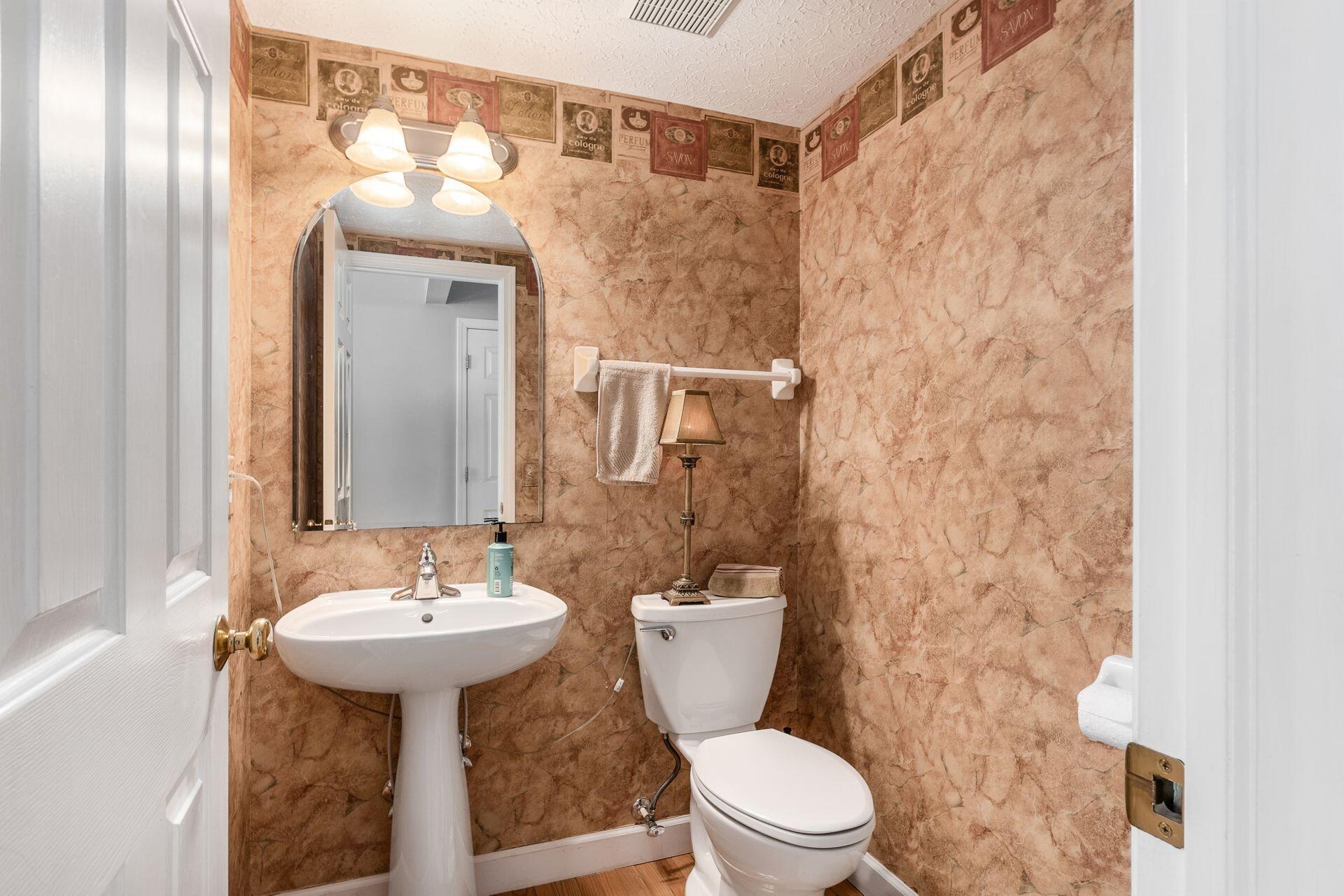 5551 Ainsley Drive, Westerville, Ohio image 18