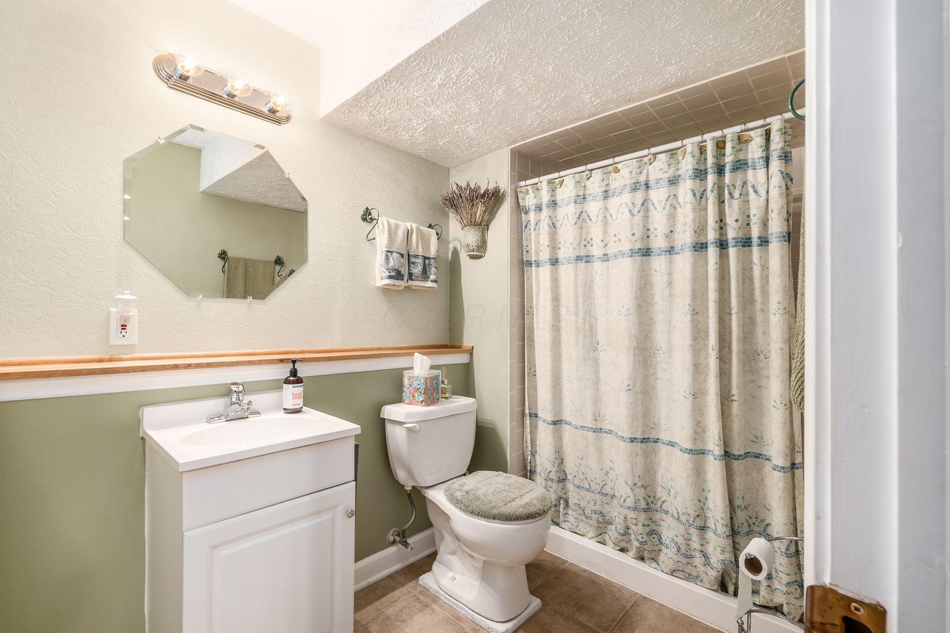 5551 Ainsley Drive, Westerville, Ohio image 34