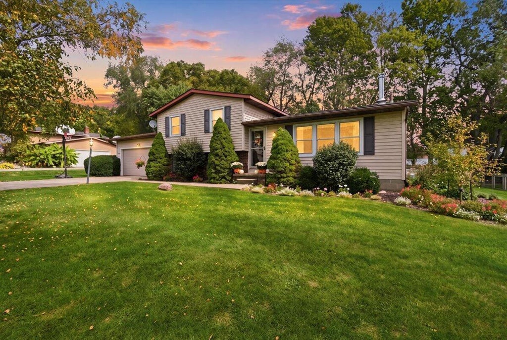 Photo of 6 Susan Street, Fredericktown, OH 43019 (MLS # 226037344)