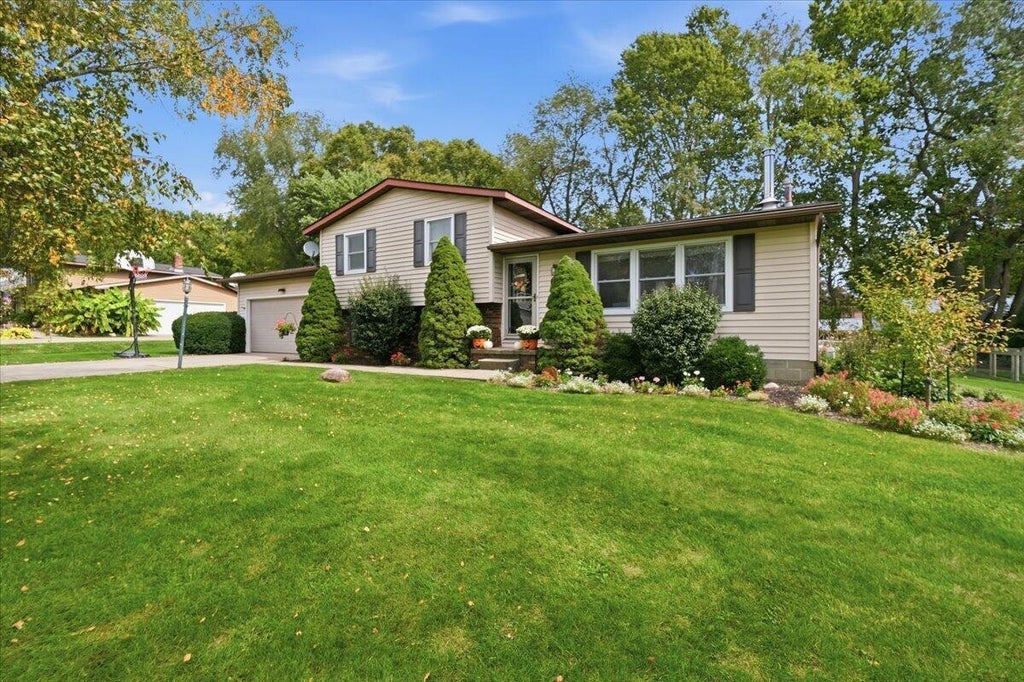 Photo of 6 Susan Street, Fredericktown, OH 43019 (MLS # 226037344)