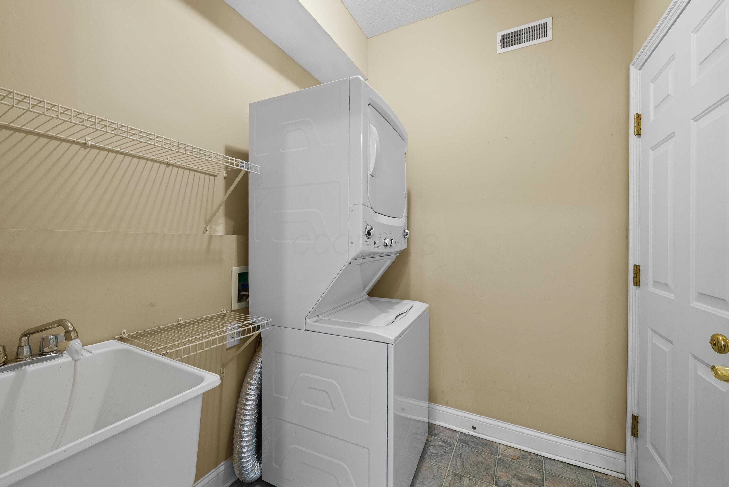 922 Villas Drive, Pataskala, Ohio image 16