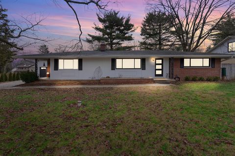 Tiny photo for 4385 Hayden Falls Drive, Columbus, OH 43221 (MLS # 226000685)