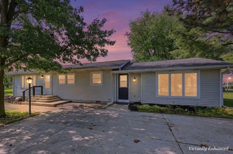Photo of 1155 W Choctaw Drive, London, OH 43140 (MLS # 226019279)