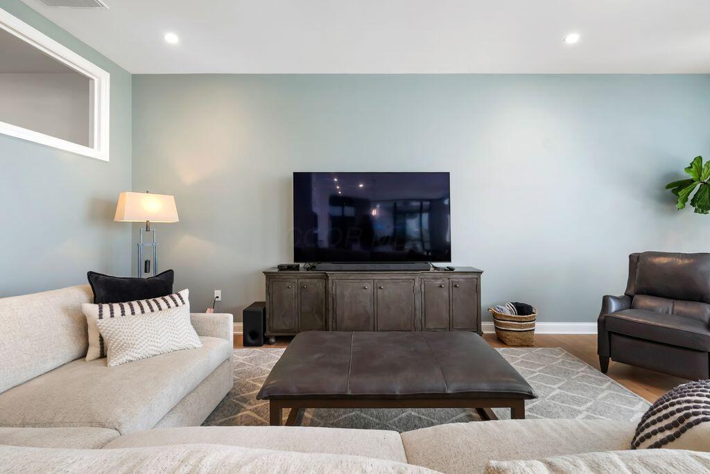 225 John H McConnell Boulevard 701