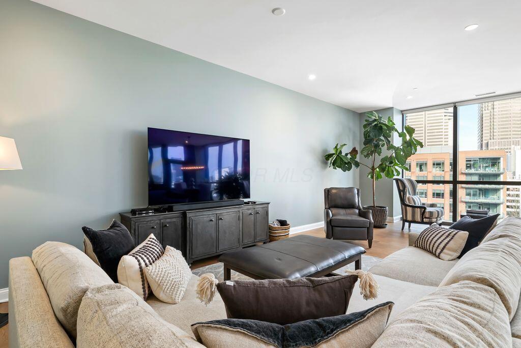 225 John H McConnell Boulevard 701