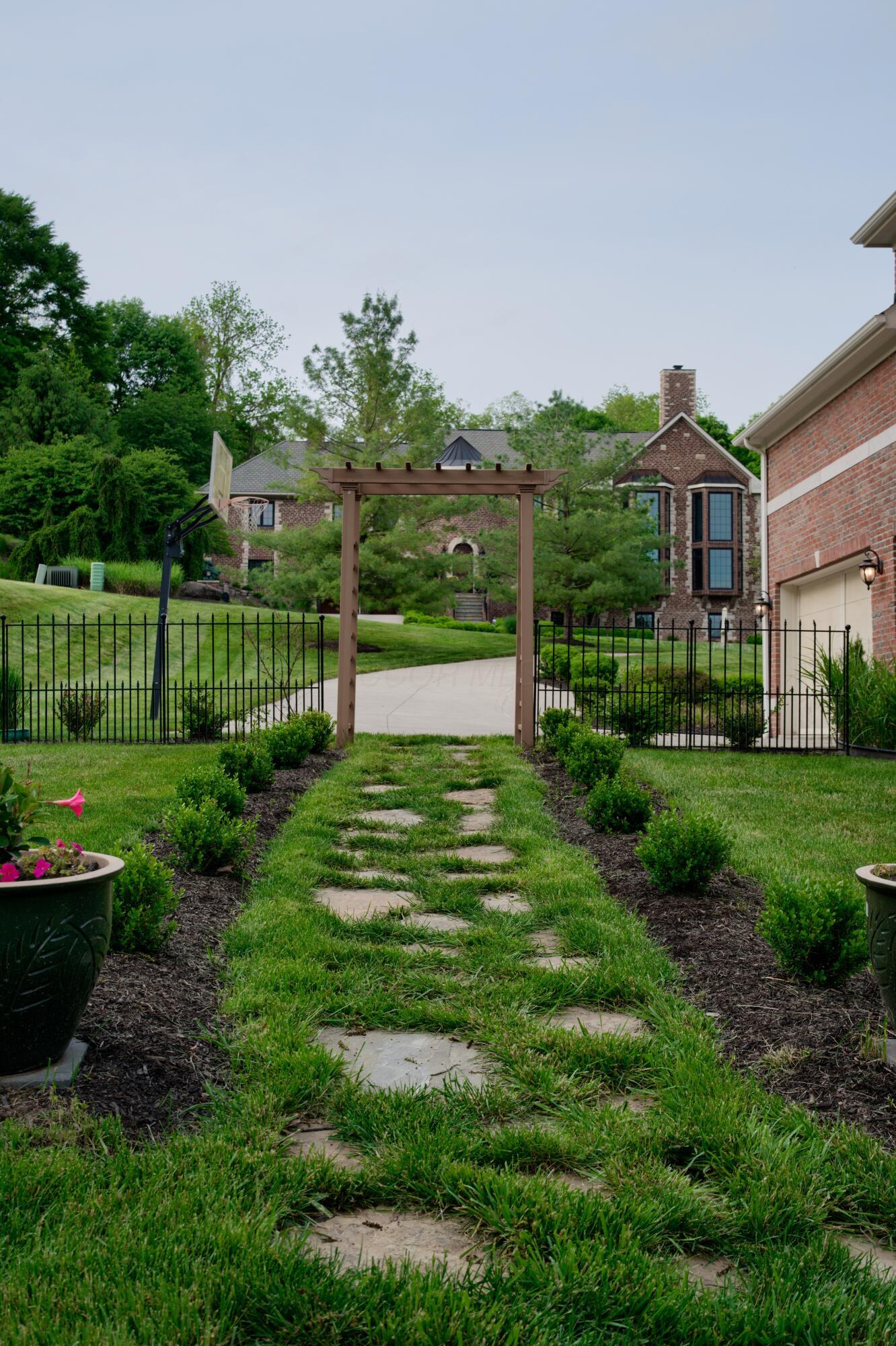 307 Bryn Du Drive, Granville, Ohio image 5