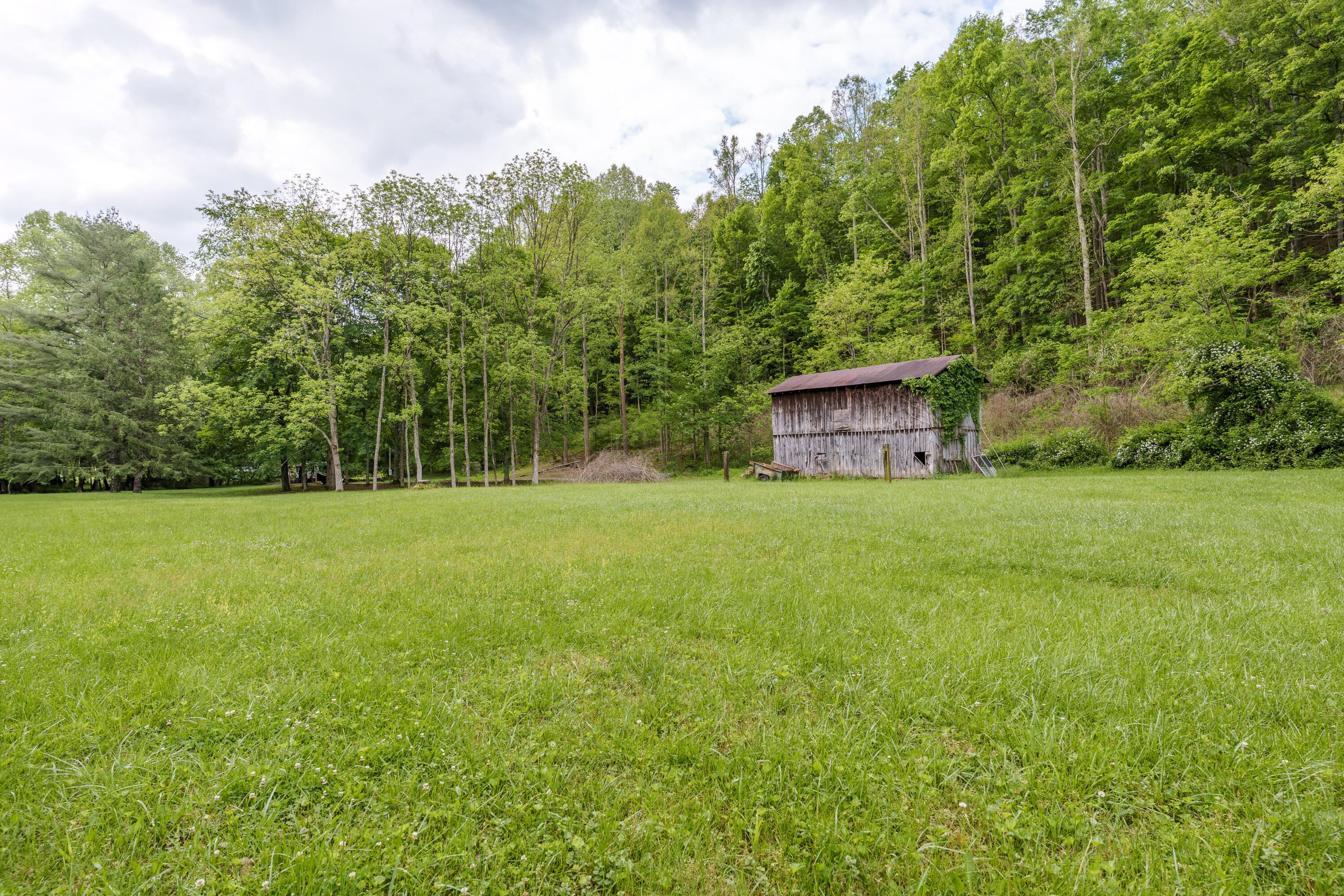 32905 Graves Road, Londonderry, Ohio image 5