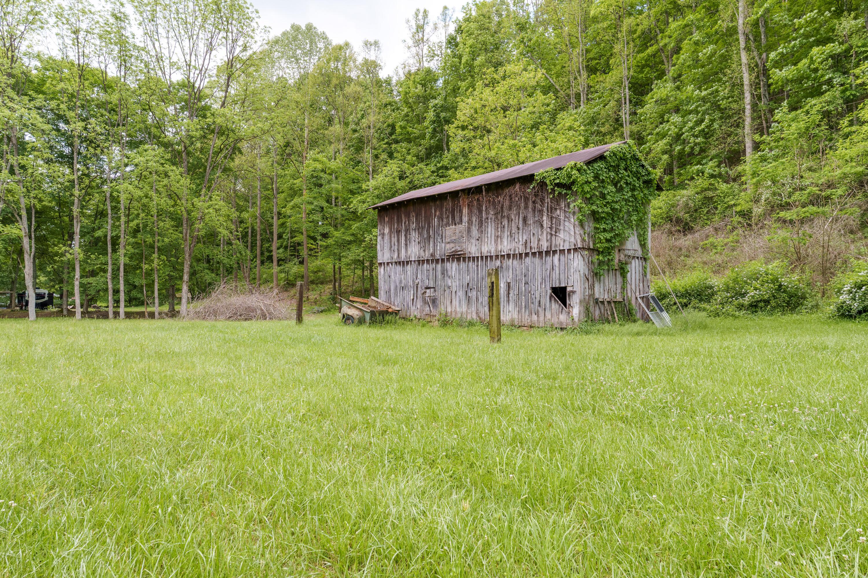 32905 Graves Road, Londonderry, Ohio image 6