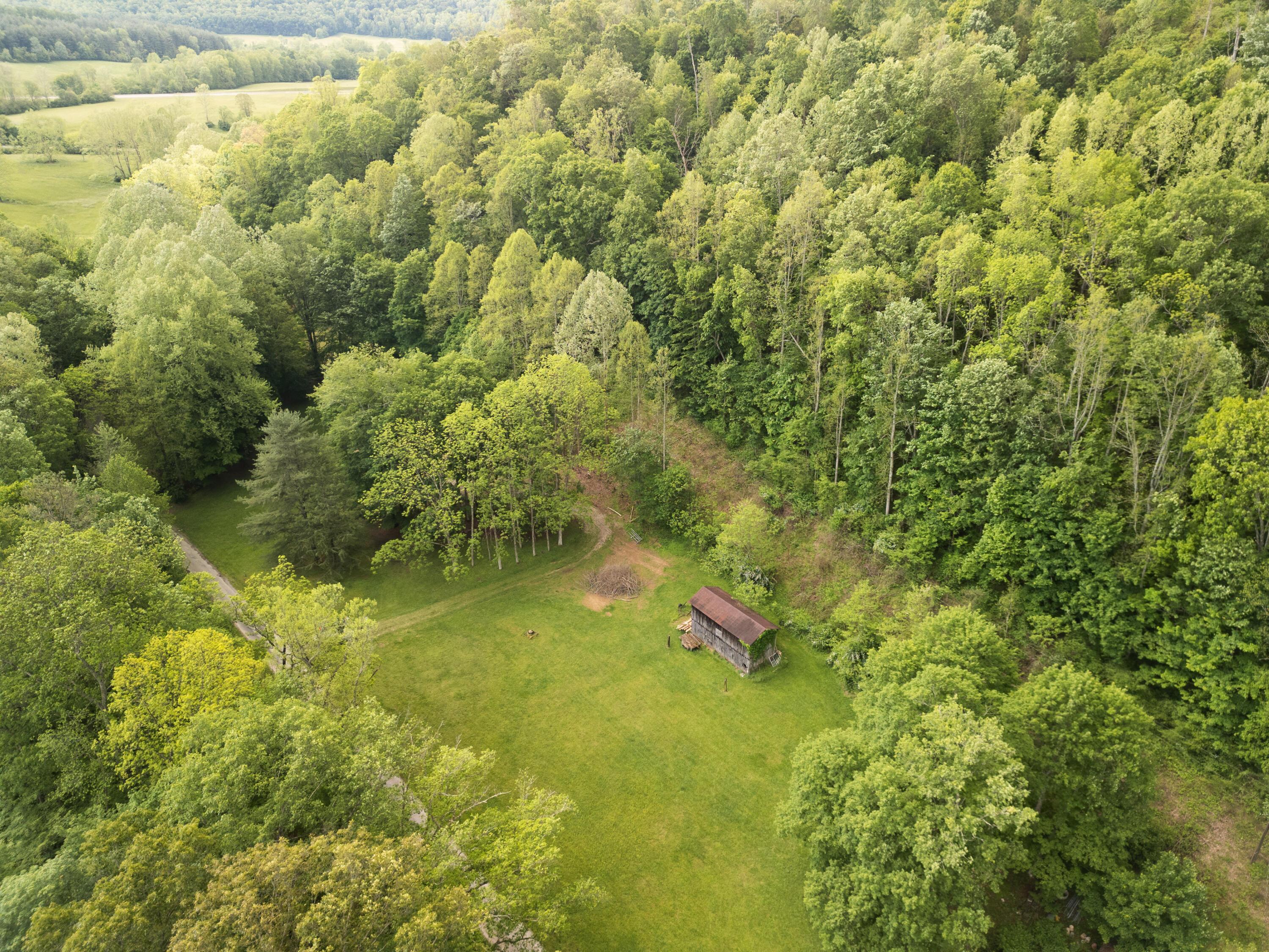 32905 Graves Road, Londonderry, Ohio image 1