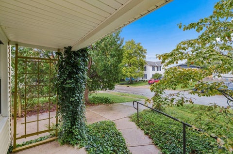Photo of 291 E Lincoln Avenue, Columbus, OH 43214 (MLS # 226034126)