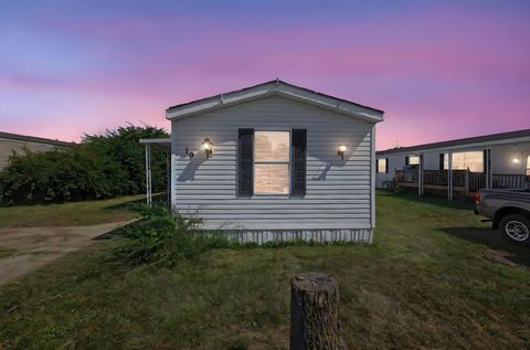 Photo of 1100 Thornwood Drive SW 19 #19, Heath, OH 43056 (MLS # 225035824)
