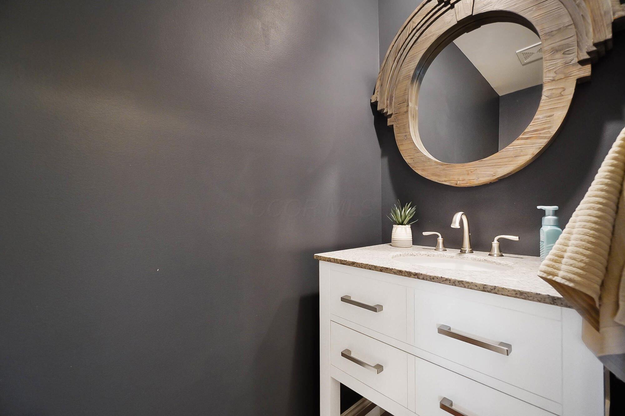 8397 Greenside Drive, Dublin, Ohio image 37
