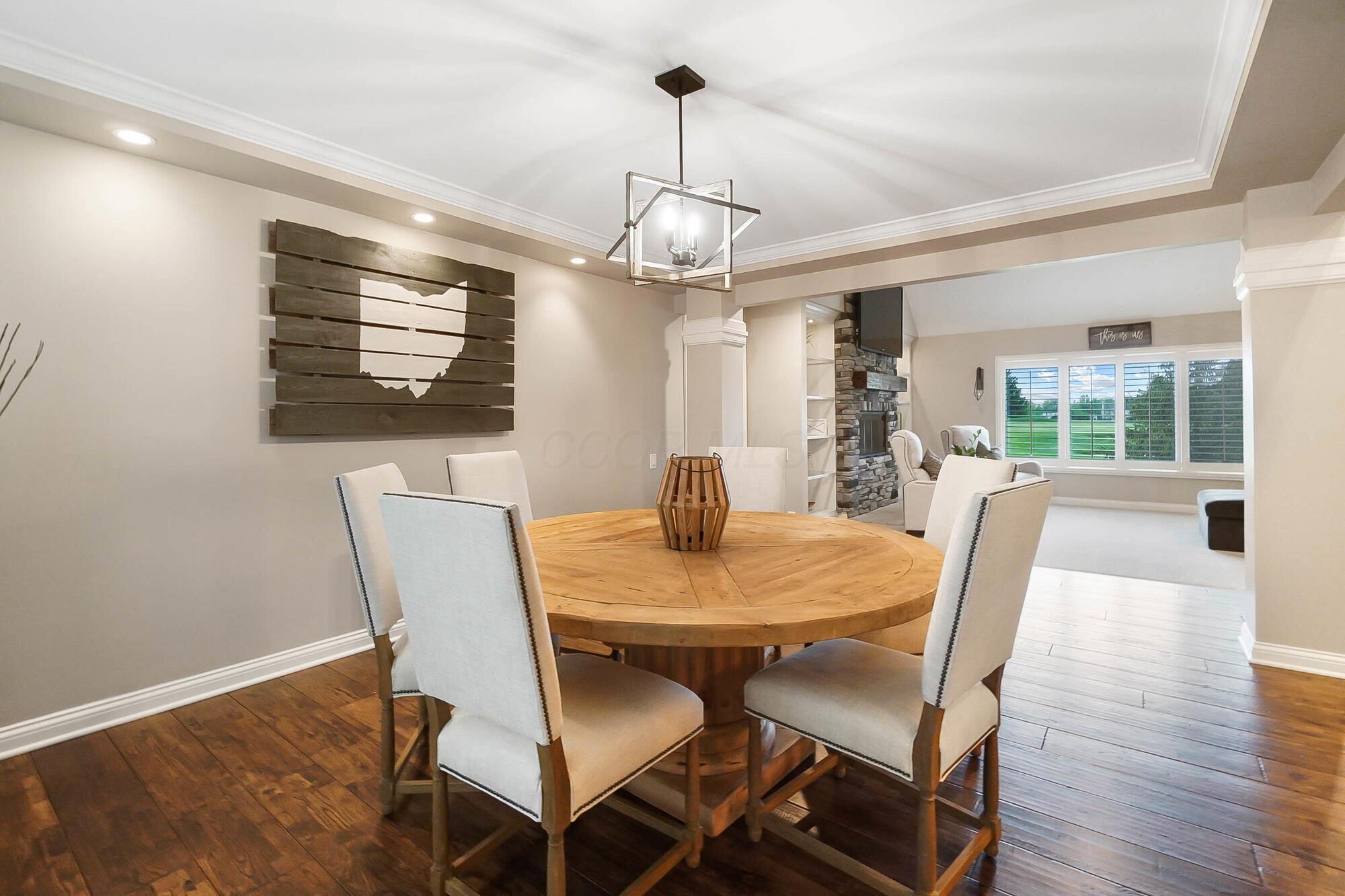 8397 Greenside Drive, Dublin, Ohio image 8