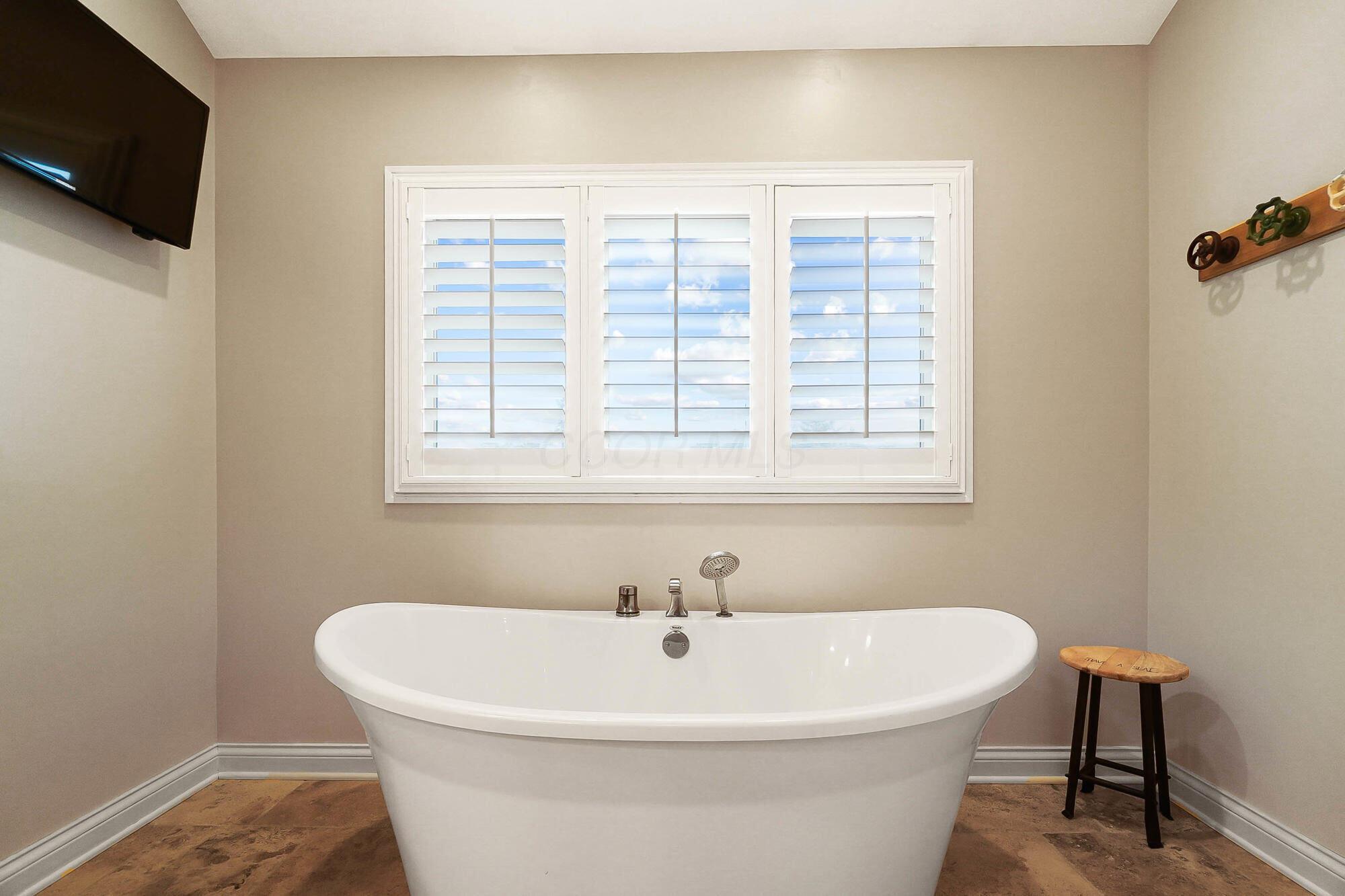 8397 Greenside Drive, Dublin, Ohio image 33