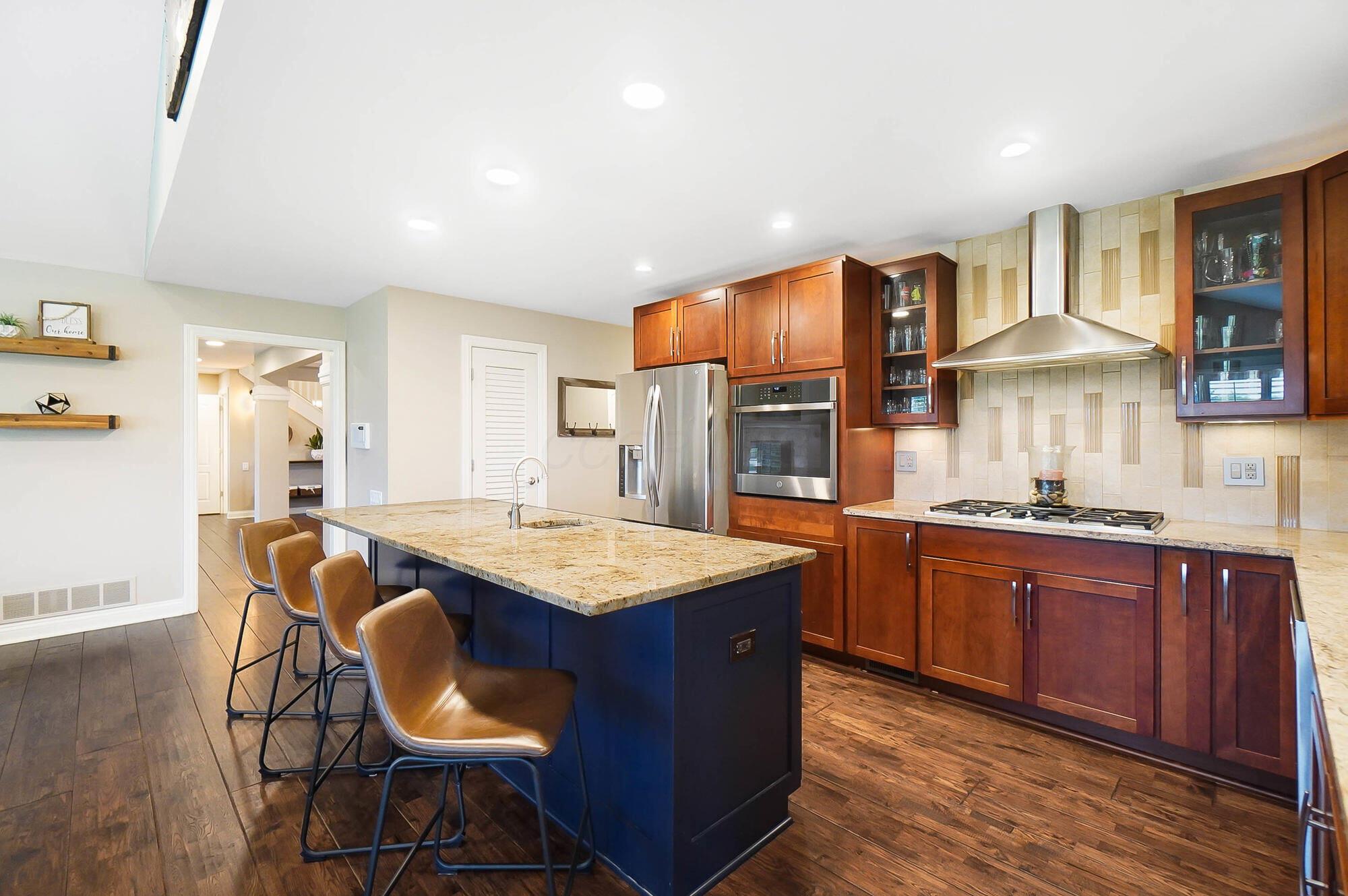 8397 Greenside Drive, Dublin, Ohio image 15