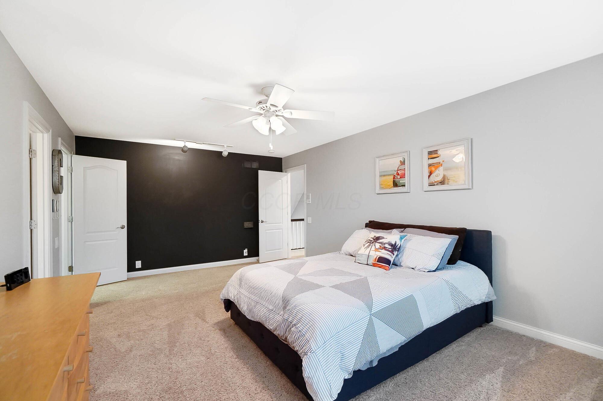 8397 Greenside Drive, Dublin, Ohio image 43
