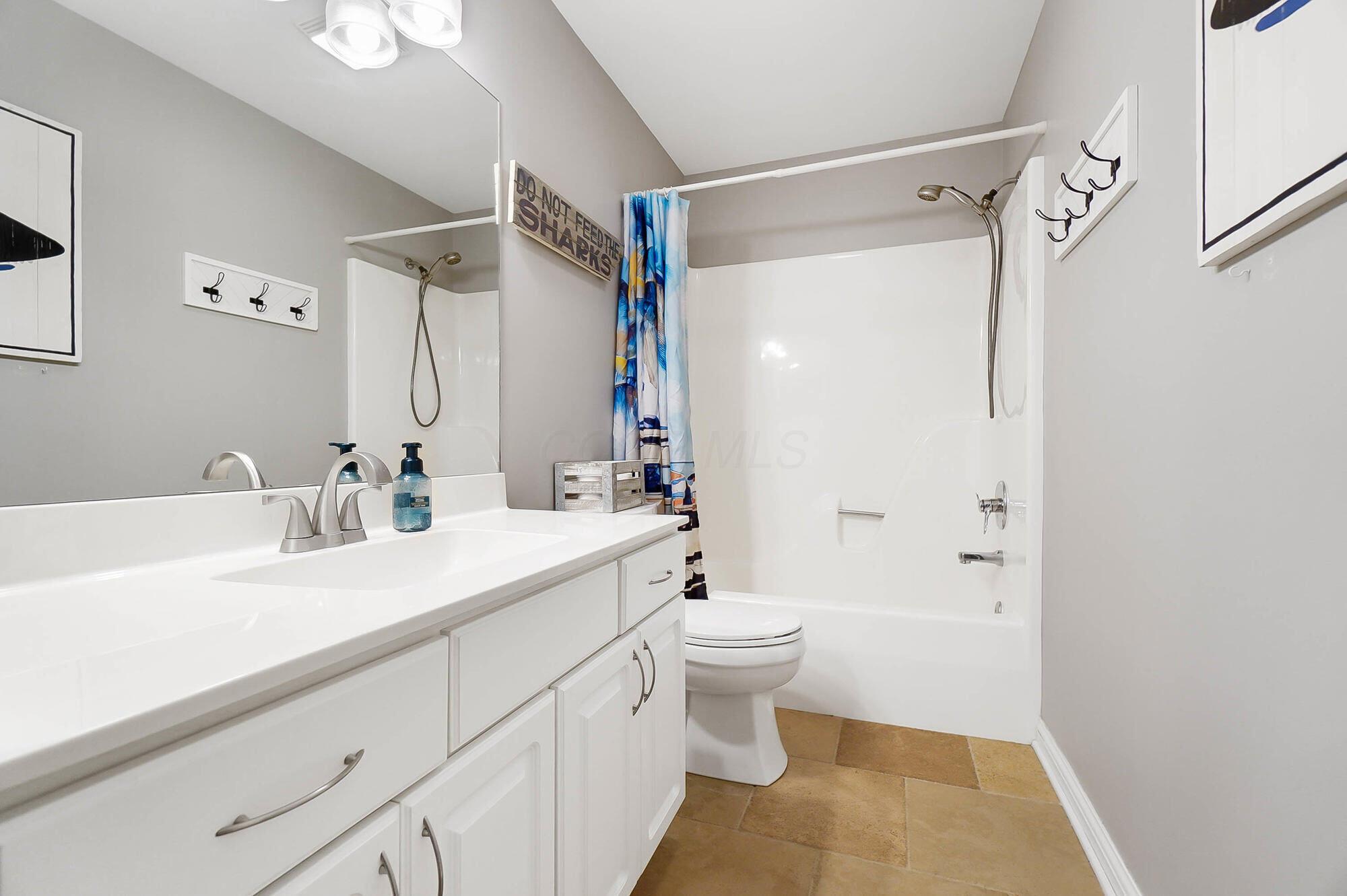 8397 Greenside Drive, Dublin, Ohio image 44