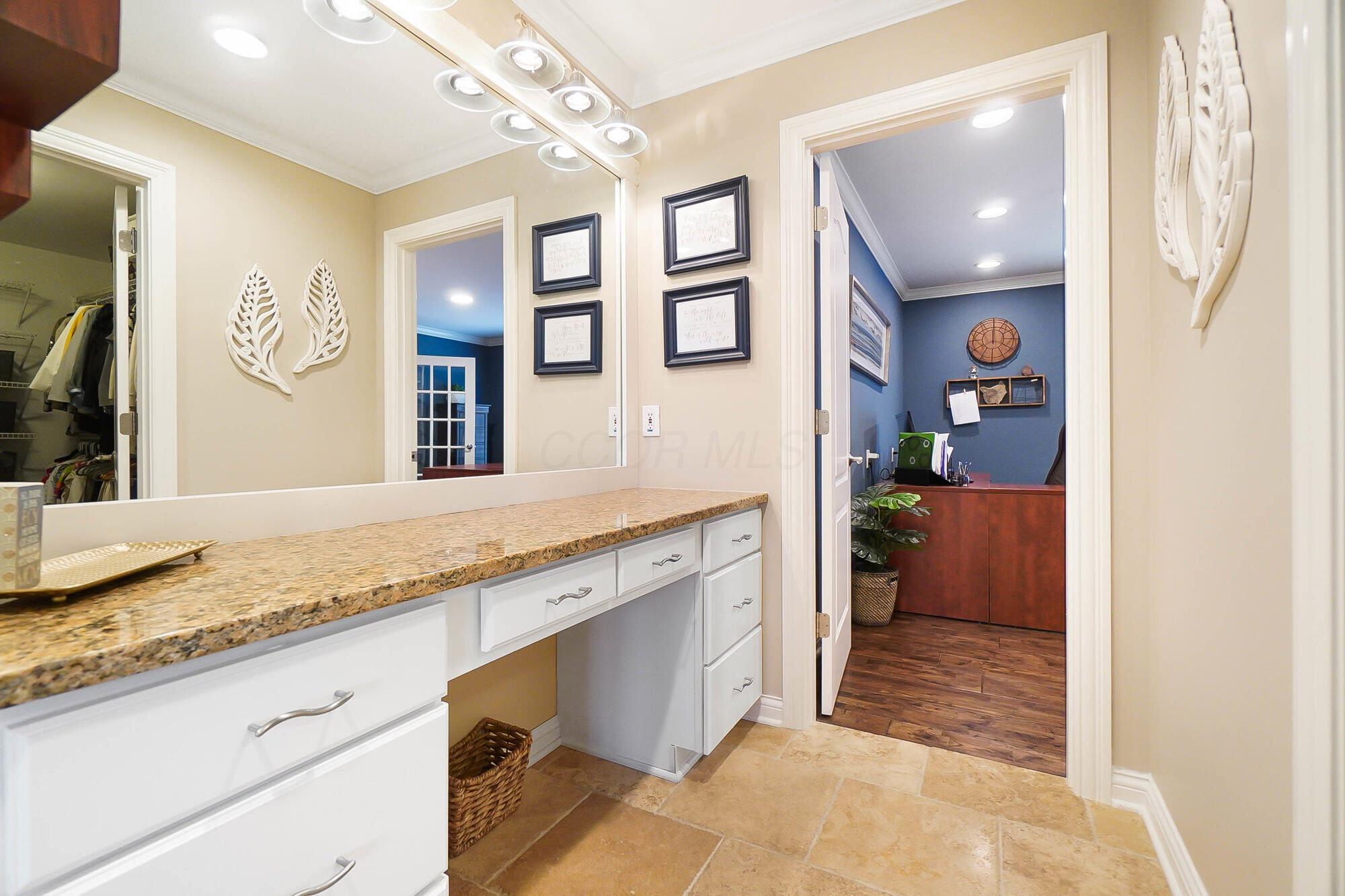 8397 Greenside Drive, Dublin, Ohio image 31