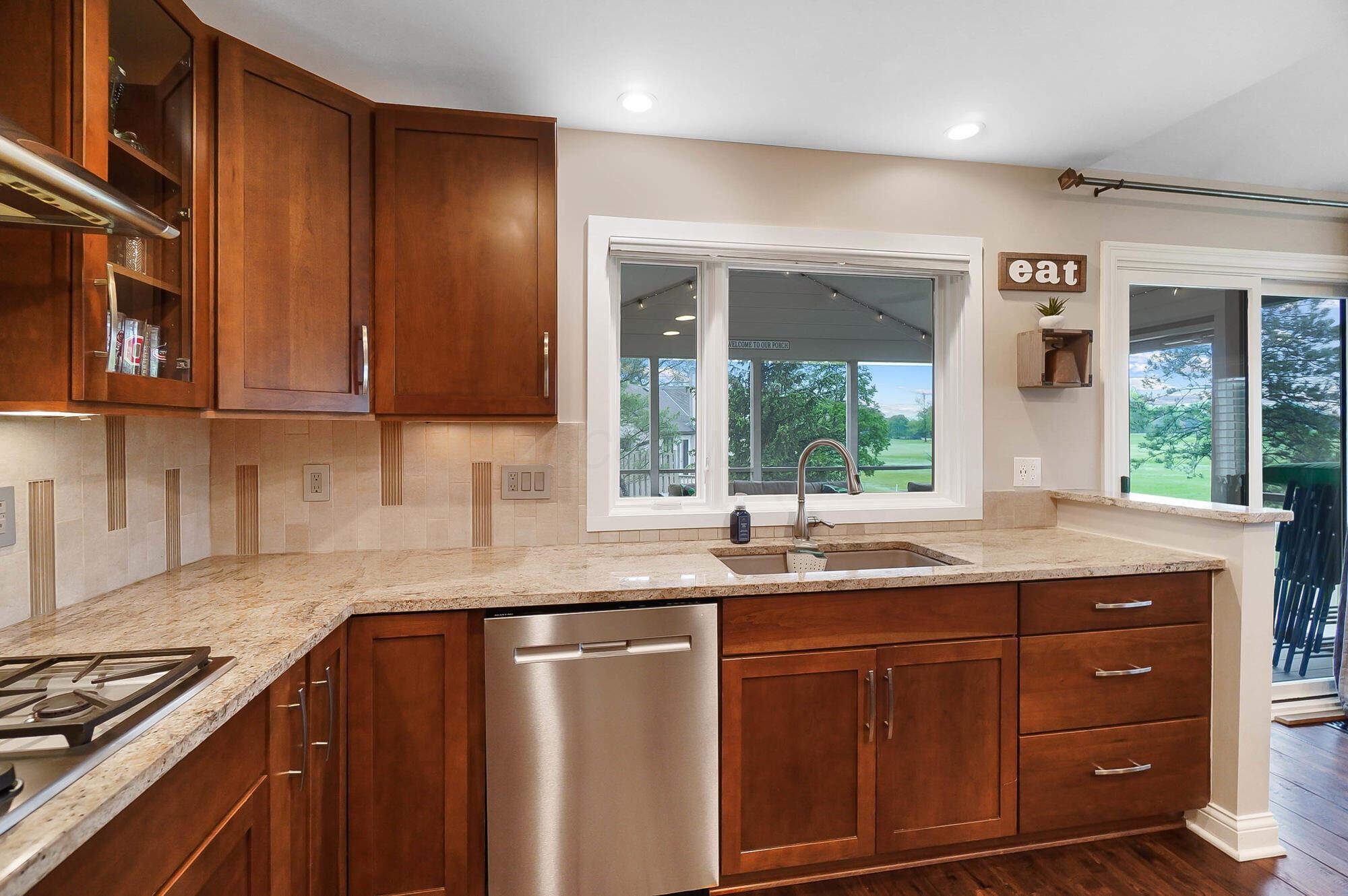 8397 Greenside Drive, Dublin, Ohio image 18