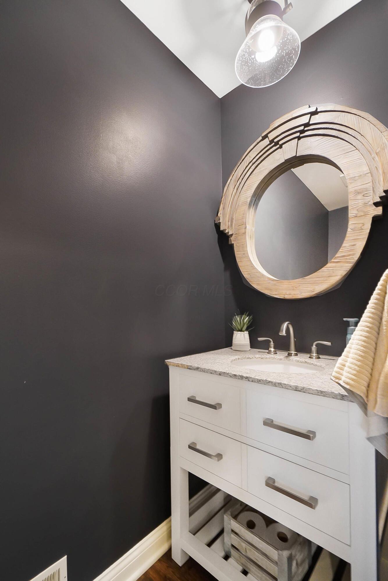 8397 Greenside Drive, Dublin, Ohio image 38