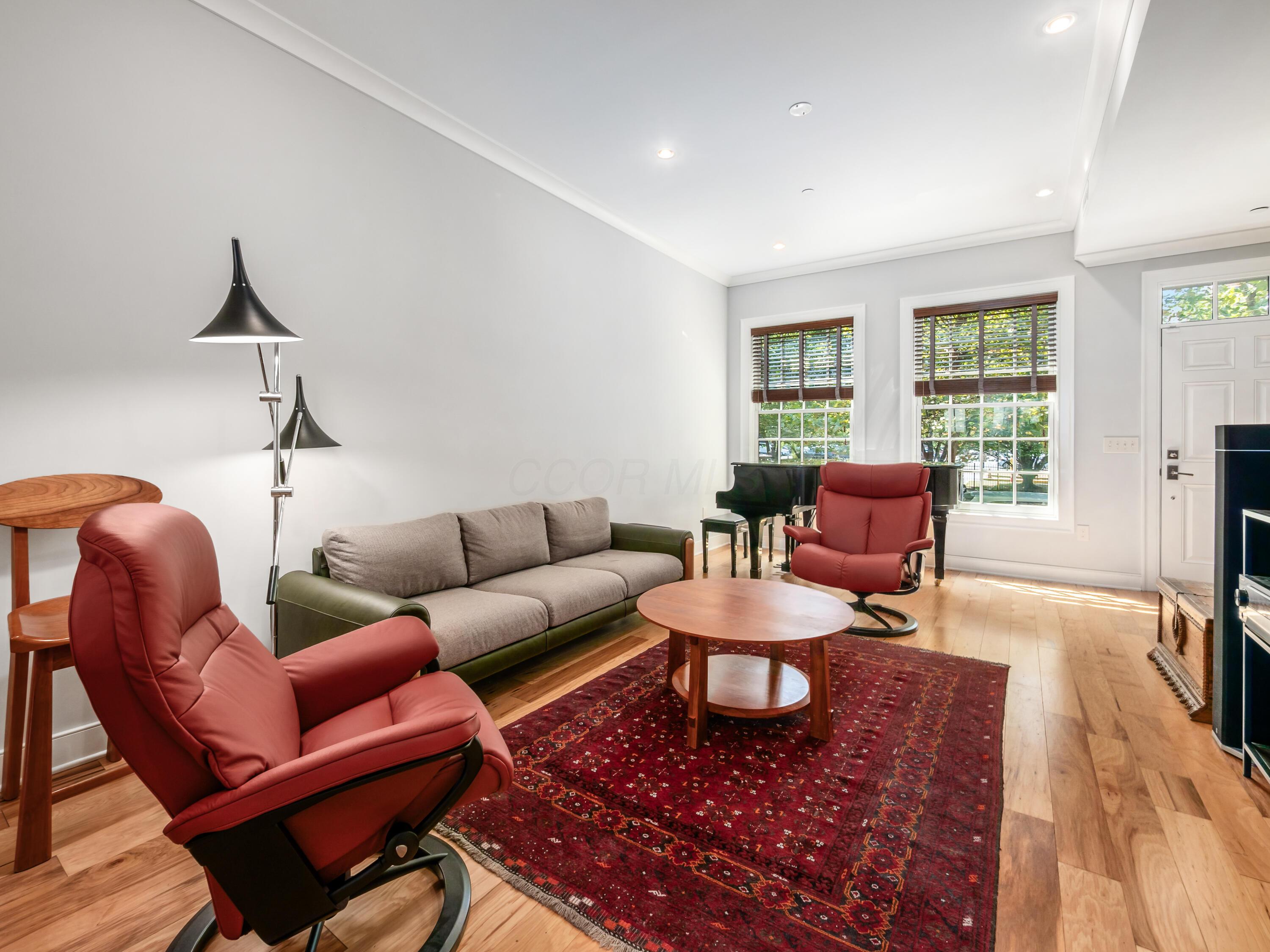 292 1/2 E Gay Street TH46