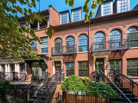 Photo of 292 1/2 E Gay Street TH46 #TH46, Columbus, OH 43215 (MLS # 226003482)