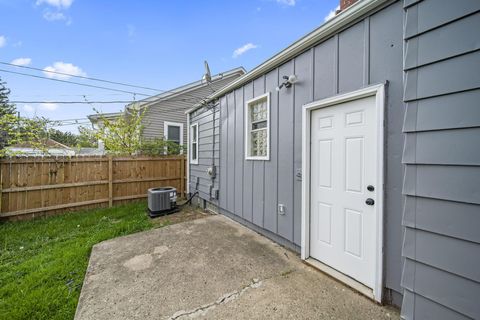 Tiny photo for 926 E 19th Avenue, Columbus, OH 43211 (MLS # 226014085)
