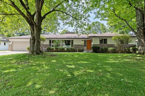 Photo of 3885 Overdale Drive, Upper Arlington, OH 43220 (MLS # 226034675)
