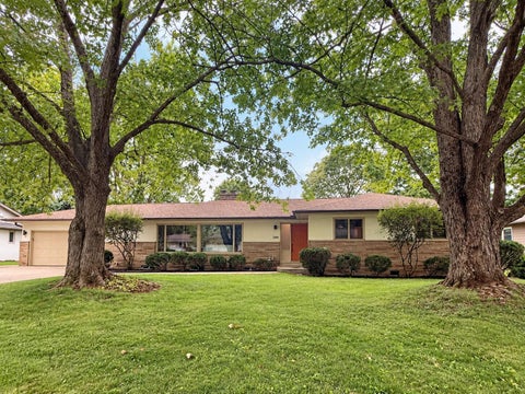 Photo of 3885 Overdale Drive, Upper Arlington, OH 43220 (MLS # 226034675)