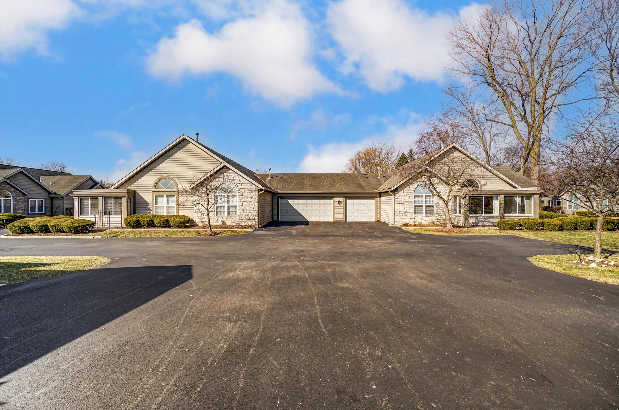 5638 Villa Gates Drive, Hilliard, Ohio image 2